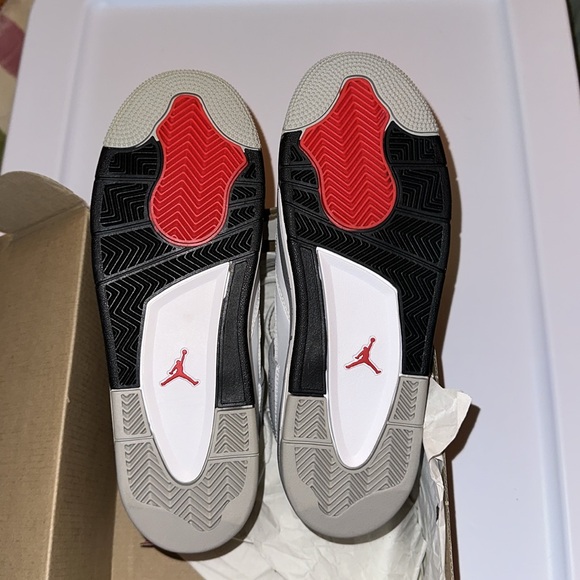 AIR JORDAN 4 RETRO - women’s 7 / Y 5.5 NEVER WORN still in box with tags - Picture 3 of 6